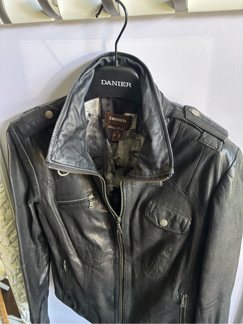 Danier Moto Leather Jacket Size Large - Picture 8 of 9